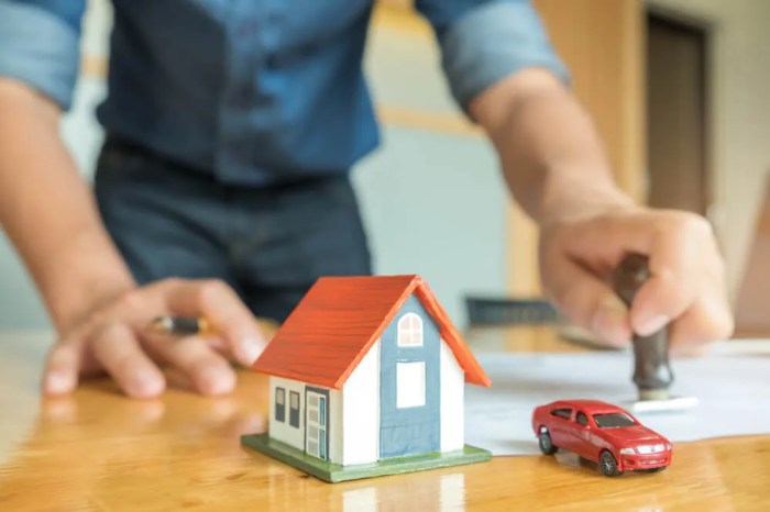 Advantages of Bundling Your Home and Auto Insurance Policies Advantages of Bundling Your Home and Auto Insurance Policies